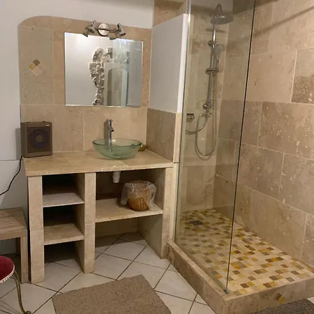 Petite Maison De Village 21 Chemin Des Charbonniers Fontienne